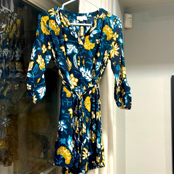 Like New LOFT Dress Blue Gold White Design Size XXS
Petite - Picture 3 of 5